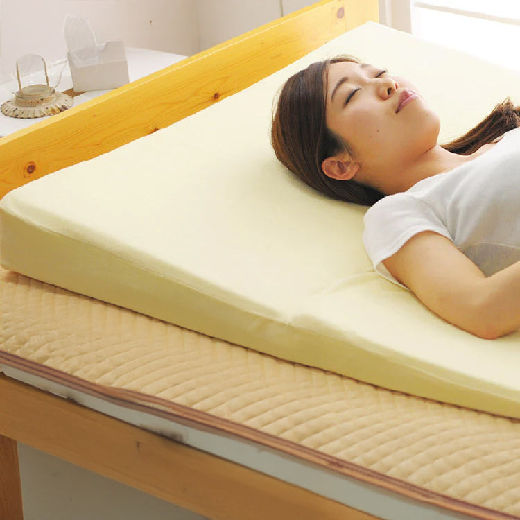 なだらか枕 55×90cm 逆流性食道炎 傾斜枕 折り畳み 低反発 三角枕 マットレス 高さ調節可能 枕 まくら マクラ プレゼント 贈り物 母の日 父の日 足枕 低反発 高反発 マット 傾斜(代引不可)